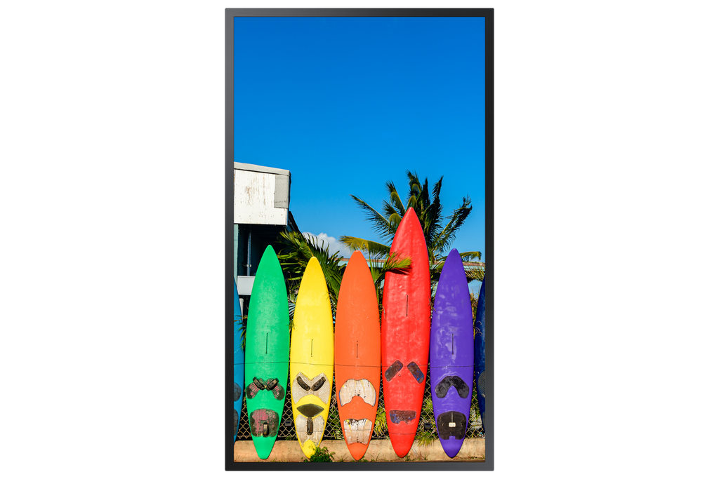Samsung OM46B 46-inch high brightness window display mounted in commercial setting
